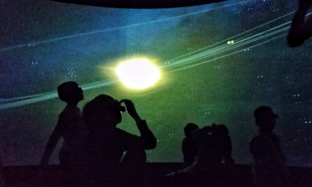 YouthFuturesUTS's tweet photo. Every day Bright Futures students get to discover something about #UTS.
Today's students visit #UTSdataArena & 360 degrees of amazing screen https://t.co/udsqLYJ8u3