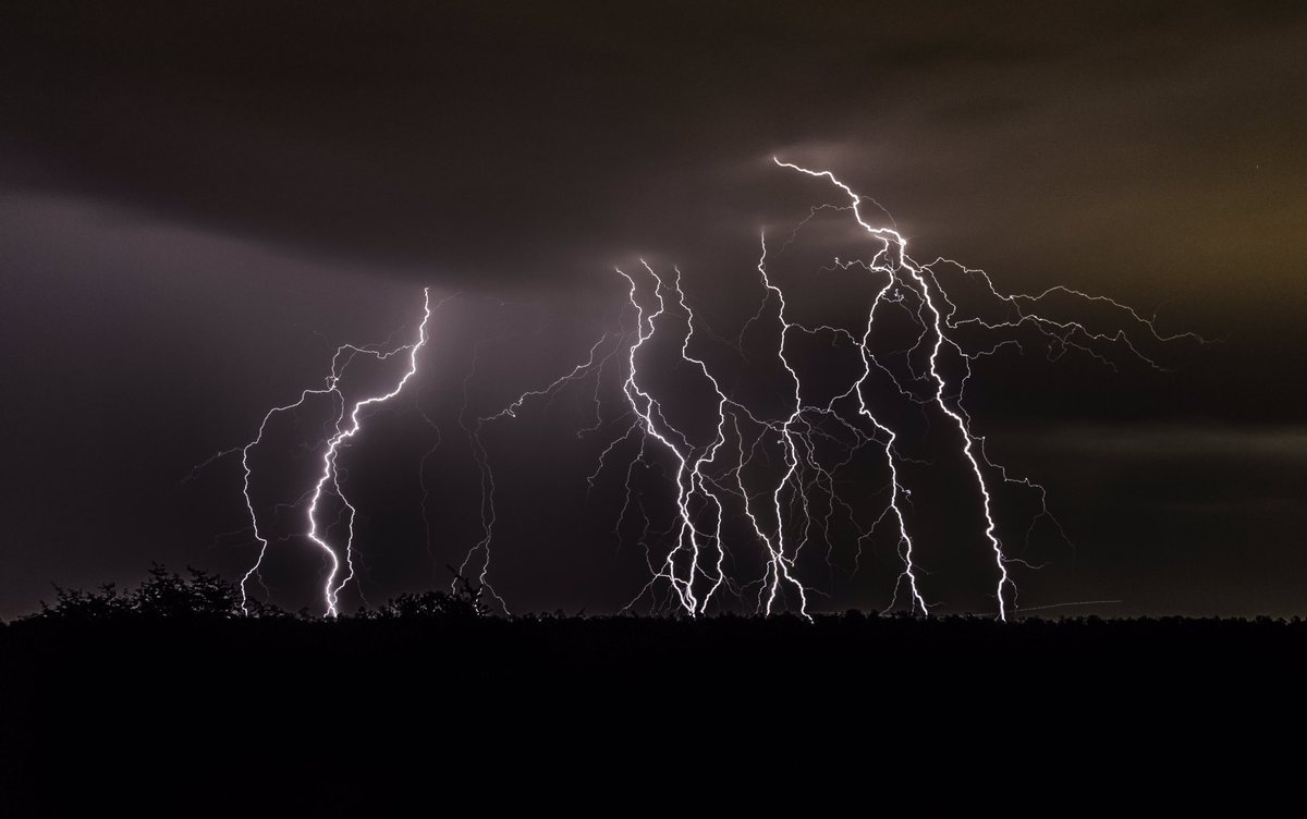 danscottlogan's tweet photo. After years of shooting, this is my first photograph of lightning... https://t.co/Mdunq2bhwG