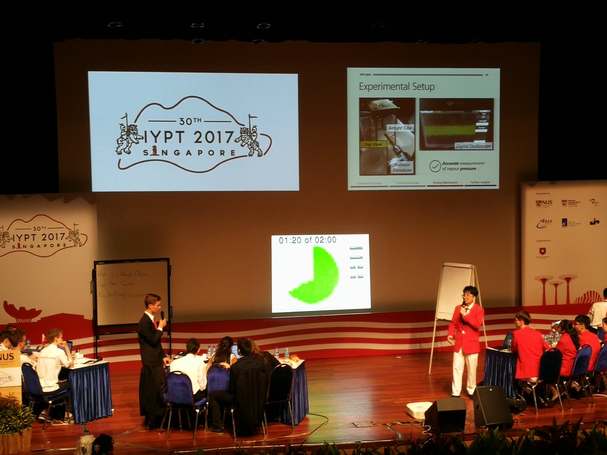 IYPTde's tweet photo. Great presentation from Singapore at #iypt on oscillating droplets caused by capillary waves before #physicsfascinates https://t.co/drIj38zogg