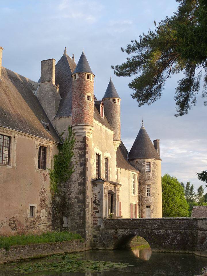 MyLoireValley's tweet photo. Superbes clichés du Château de #Boucard au Noyer par Mylène Garanto - #ValdeLoire #Berry #Cher #LeNoyer @BerryProvince https://t.co/LM8taF3Zey