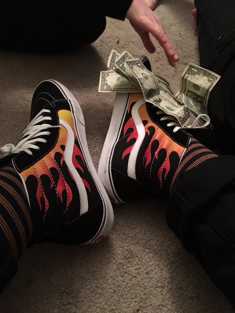 bigchief304's tweet photo. some idiot: why is ur name hot wheels
me: cause me wheels are HOT https://t.co/Q88VfOngA7