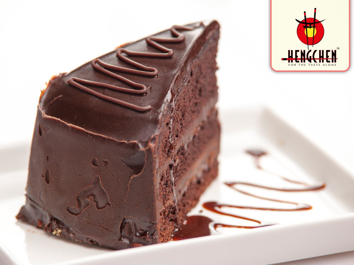 Hengchenme's tweet photo. The day hasn't come to an end and there's still time to grab our #chocolate #Fudge #Cake on your way.
#chocolateday #Yummy #dessert https://t.co/m7m0tlCvHj