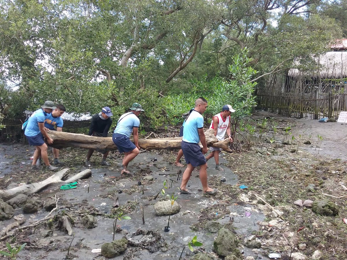 42ndsac's tweet photo. 42sacpunisher July 8
@42sac personnel during the mangrove planting activity in the coastal area of Zone 6, Brgy Bula General Santos City.. https://t.co/NbE7xAaruf