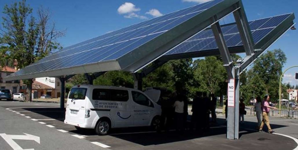 tecnalia's tweet photo. Ya tenemos en FUNCIONAMIENTO la primera #Electrolinera #Sostenible de recarga rápida de España. 👏 #FelizLunes https://t.co/tP6U0ZWsmN https://t.co/hFOkF9boLU