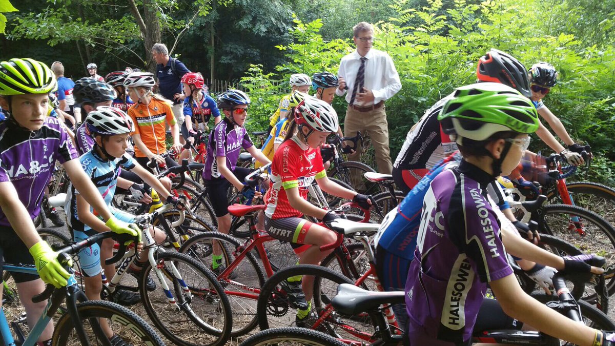 MTRaceTeam's tweet photo. Layla lining up in a tough field at the Victoria CX race. A great result as she takes 2nd place! Well done Layla. @endura @OfficeEnvyUK https://t.co/E0Ig47FULY