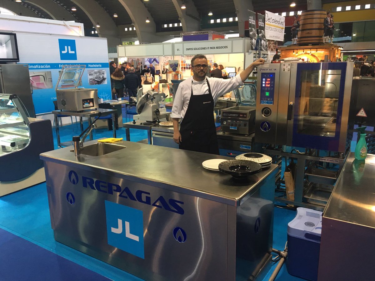 Repagas's tweet image. Nuestro chef corporativo Repagas, Pablo Martínez, confía en la #robustez, #sencillez y #fiabilidad de los #HornosCombinadosRepagas