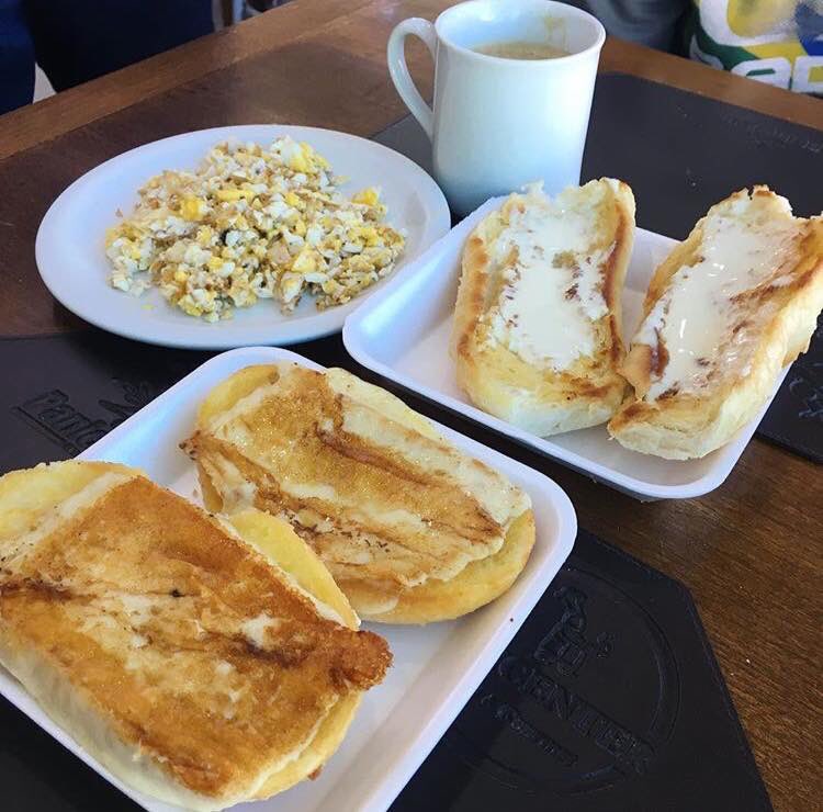 NejmiJomaa's tweet photo. Cafezinho gostoso de padaria. 😋
Servidos gente❓❓
Pãozinho amassado na chapa, café com leite, ovos mexido. Ôôô segundona! 

😍👌🏻 https://t.co/ChHuIwxhBx