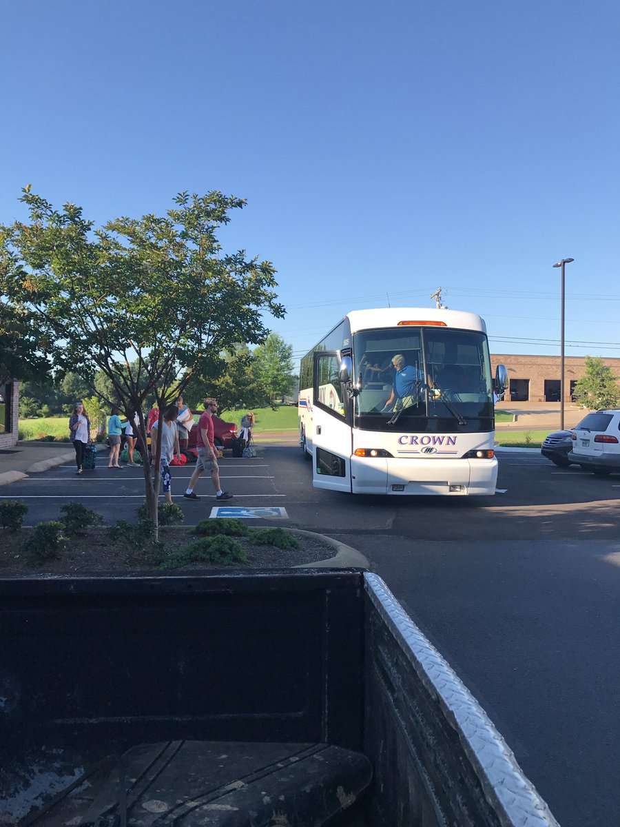 ClintWilcke's tweet photo. Youth are off to @RYM_Ministries at Laguna Beach w/@DanielStanphill @lyonsboy17 @hannuhwilkerson pray for the week #gracepeace https://t.co/J5VIpodzUK