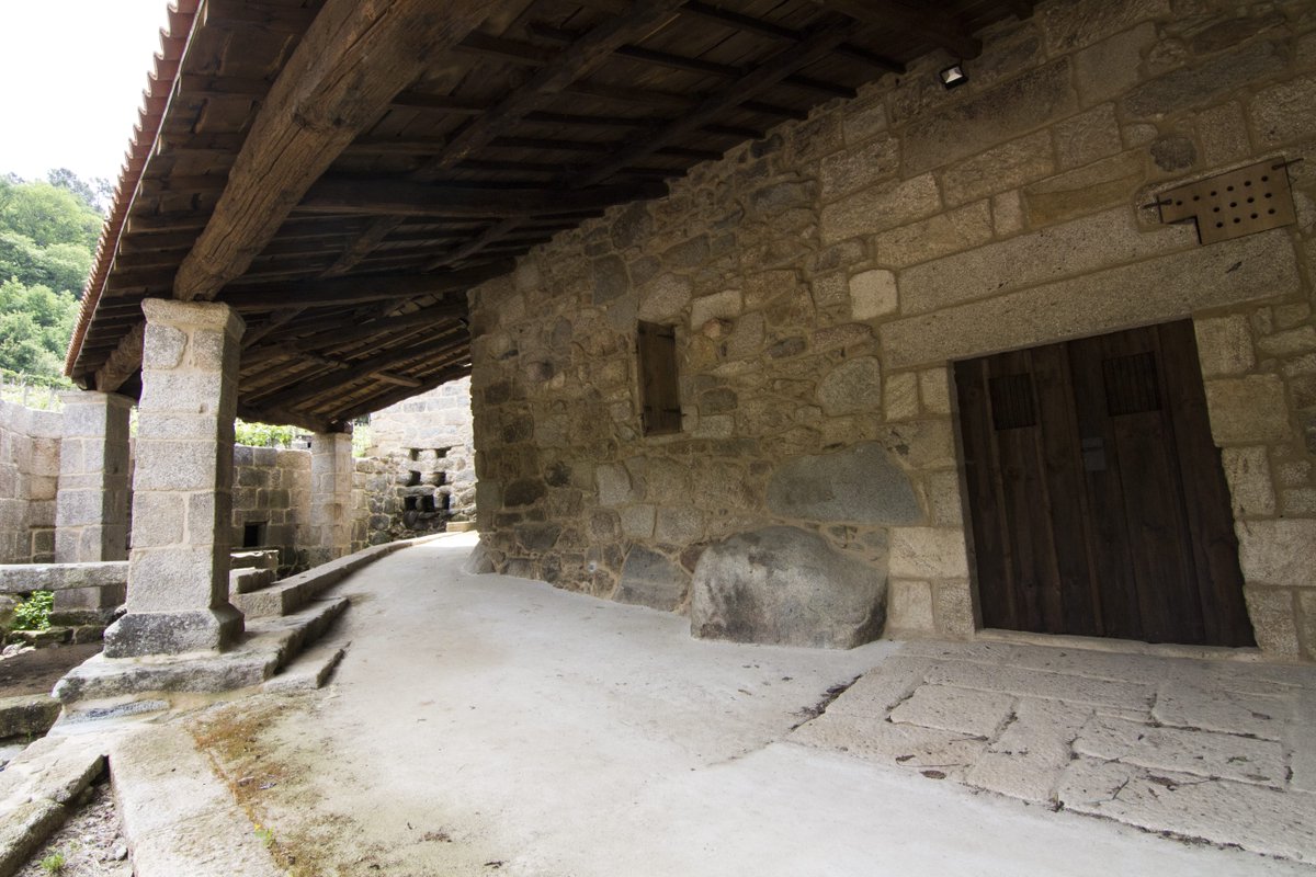 Tranquilidad en un entorno maravilloso. En la Bodega de Pazo de Toubes, la paciencia y la pausa son un ingrediente más de nuestros vinos :)