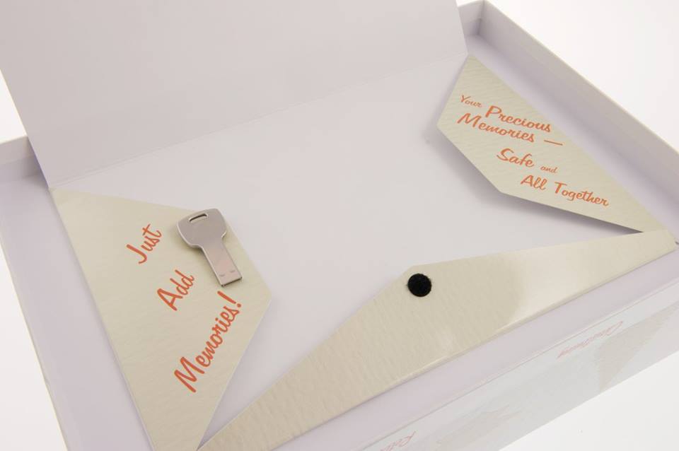 mempocbox's tweet photo. #MemoryPocketBox has a I really like that there's a USB stick which can store up to 900 photographs! https://t.co/XQV7mJ9V1F