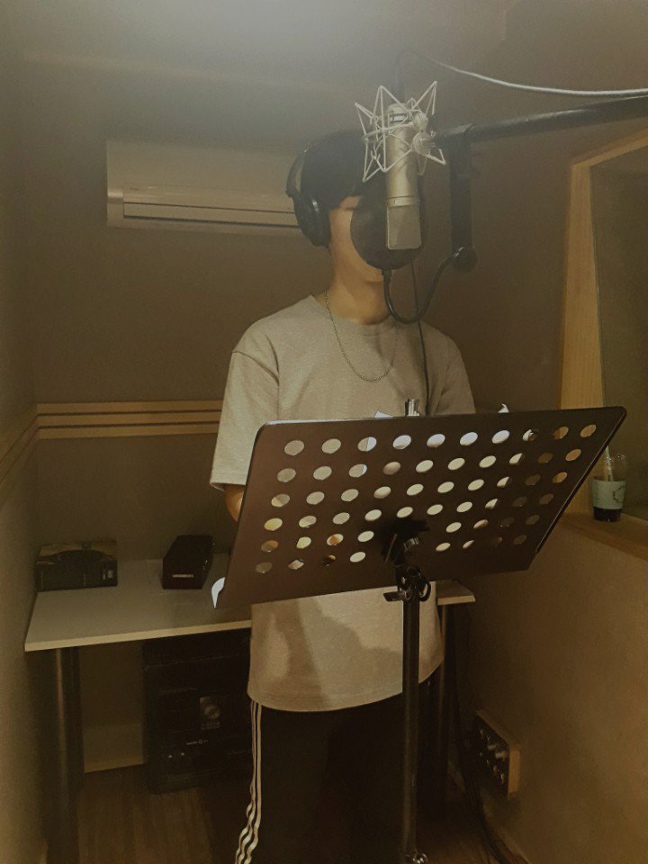 bnmboysofficial's tweet photo. [#BNMBOYS 임영민] 무슨 녹음일까요?? 

#브랜뉴뮤직 #BRANDNEWMUSIC #브랜뉴보이즈 #BRANDNEWBOYS #임영민 https://t.co/cXqrCXUz57