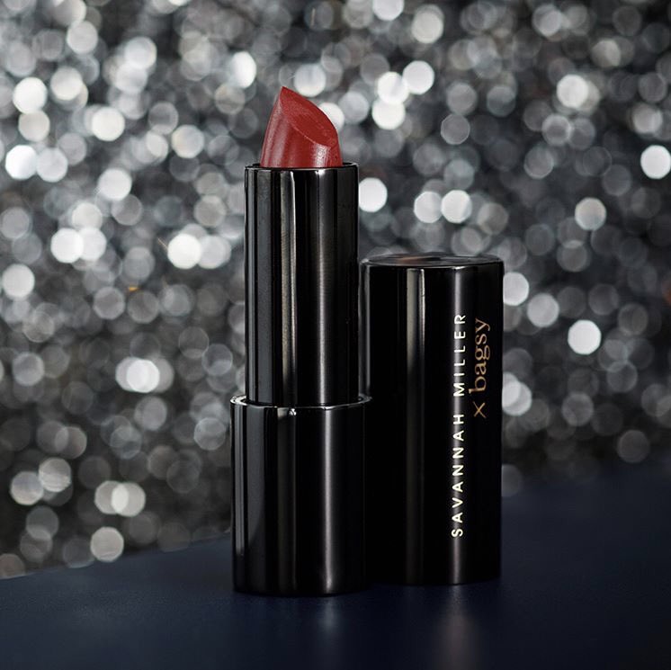 Super excited to be showcasing my glamouriser set tonight 8pm on @qvc @qvc beauty @BagsyBeauty TUNE IN! All you need to glam up in the heat!