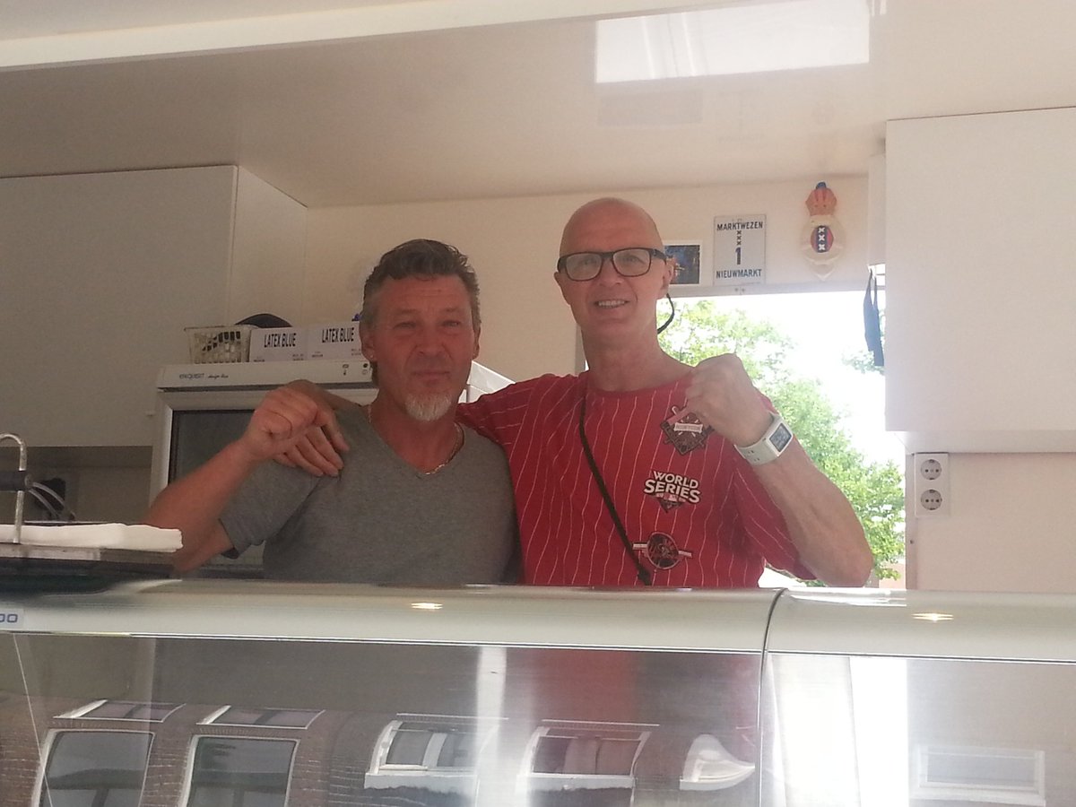 dePugilist's tweet photo. The best #haring in #Amsterdam,  #Nieuwmarkt. 
#Berryweiss  Han and 
#PedrovanRaamsdonk https://t.co/s1NdW4mFEJ