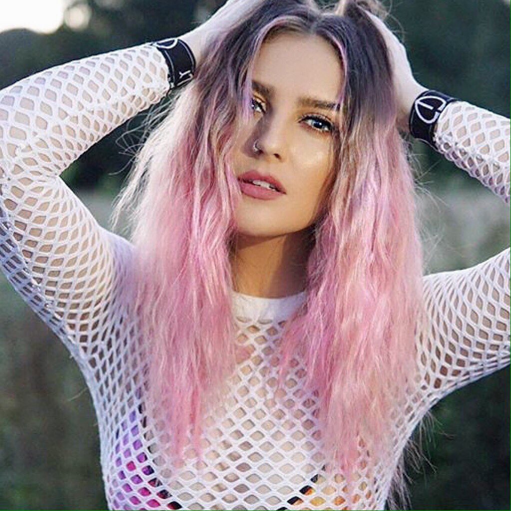 PearGaskarth's tweet photo. HAPPY BIRTHDAY RL PERRIE 😍 https://t.co/zsDdGI05yN