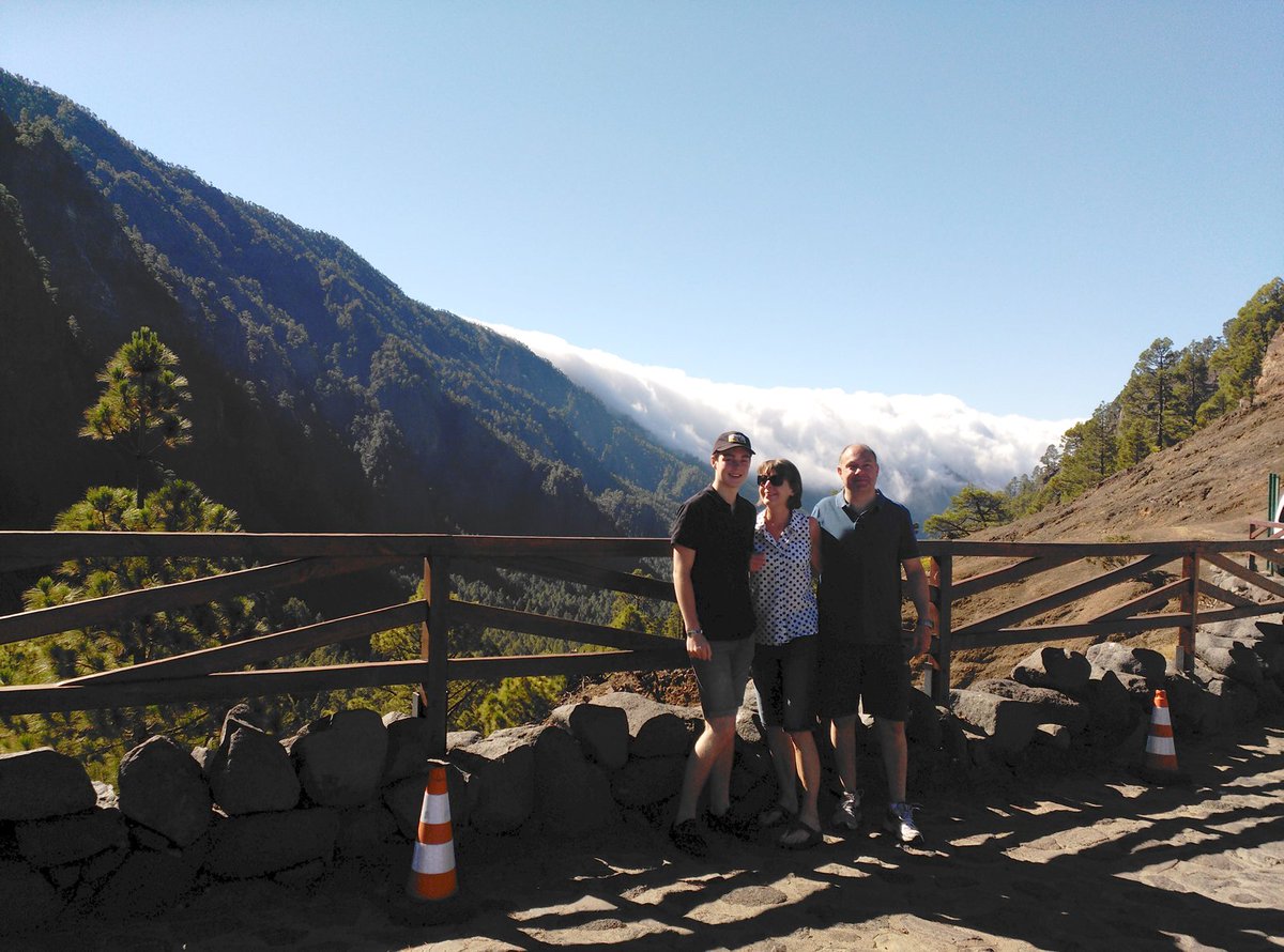 TaxiLaPalma's tweet photo. This family from the UK booked a custom tour, with starting point in #LaPalma Princess Hotel. +info about our tours: https://t.co/iERpW9LBms https://t.co/R1qc2mq7L7