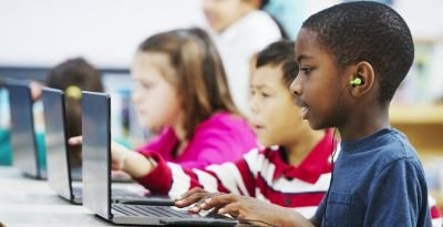 doctissimo's tweet photo. ➡ #BlogDoc Les enfants se connectent entre 3 et 5 heures par jour à Internet https://t.co/aCvlcb3n3Y https://t.co/VYcuB8LCai