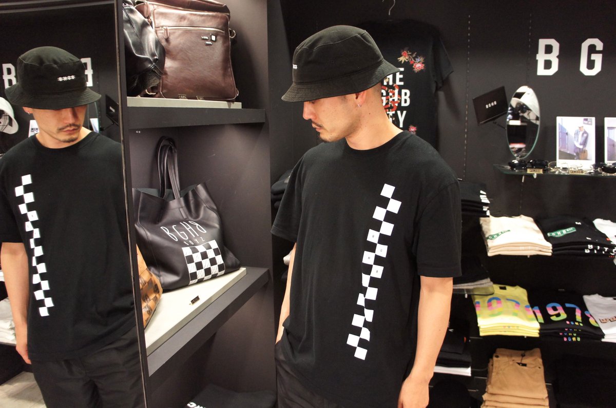 BagarchOfficial's tweet photo. フロントに今季のシーズンロゴであるチェカーパターンロゴを大胆に落とし込んだ【BBSC-TS】⇒ https://t.co/bF0xlgo4BY
#bagarch #bghb #checkerpattern #17ss https://t.co/H3BpR6QuWB