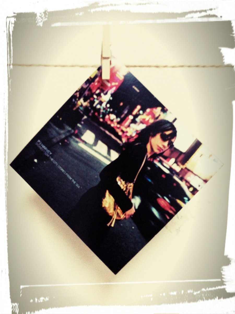 Un imán con actitud! Ven por tu imán de PJ Harvey a @Sala_43 , te esperamos!