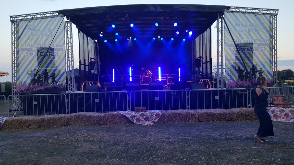 ukeventservices's tweet photo. Great providing the stage, lighting, sound and power for Bluechip's Celebration headlined by fantastic @scott_mills @ukeventservices https://t.co/kddVZpH1Lp