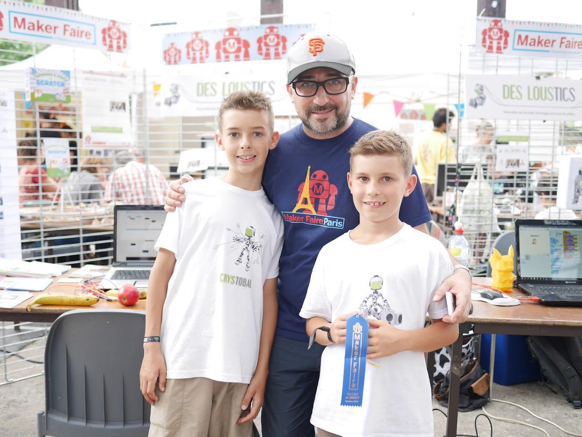 DesLoustics's tweet photo. Très très très fiers de ces rubans bleus #makerofmerit pour Crystobal et Kemper de la team @DesLoustics à @MakerFaireNTE 😎😊🤩 #MFN17 #proud https://t.co/mf0LFSw47w