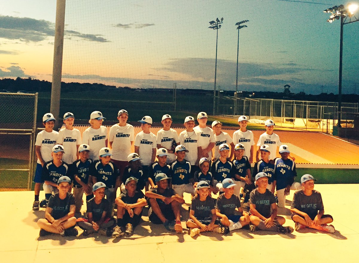 lulamaye's tweet photo. Congrats🏆2 Texas BanditsBeverding! BanditsRobbins  &amp; Premier GreySox #worldseries2017 @RallyCapTourny @PremierBasebalI #maverick25 https://t.co/8SkXsyhVe1