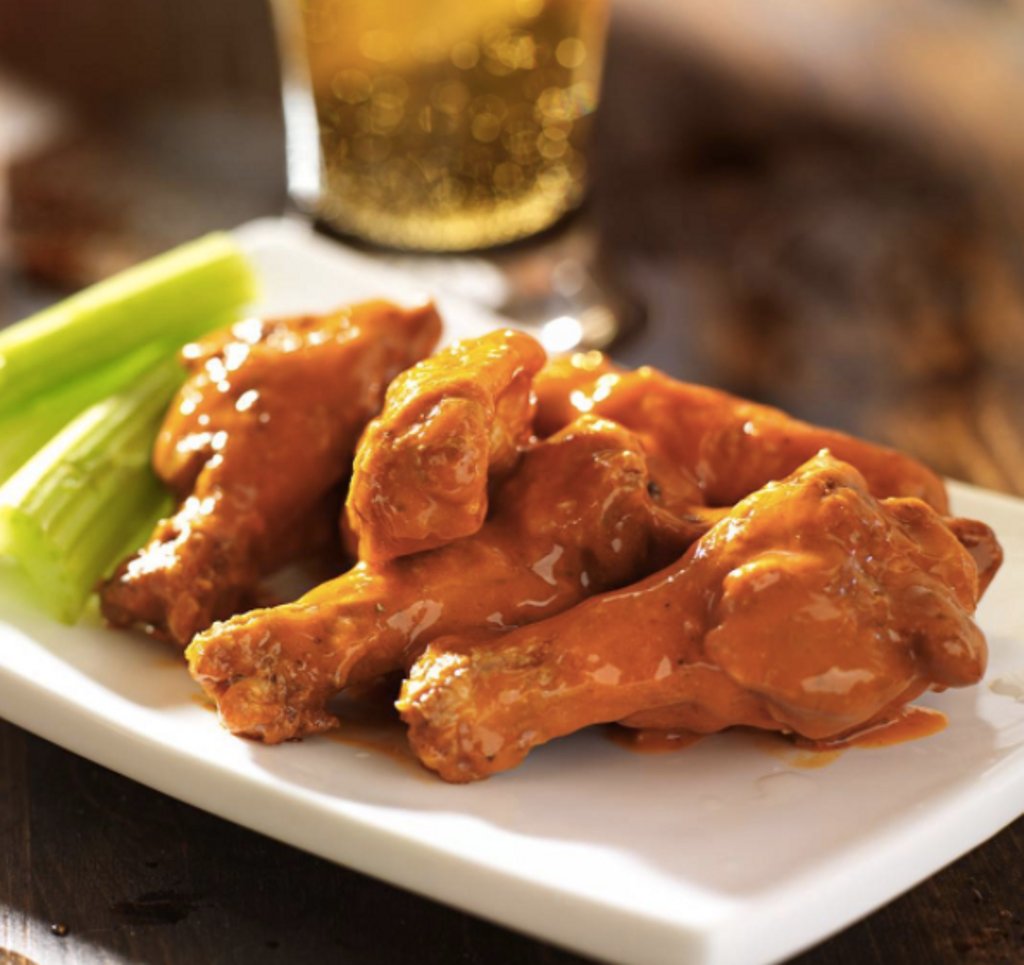 GraciesToronto's tweet photo. Challenge: Find a better wing and beer special than us on Monday nights
$5 Wings + $4 Social Hour drinks = $9 https://t.co/Cy5wPWldUI