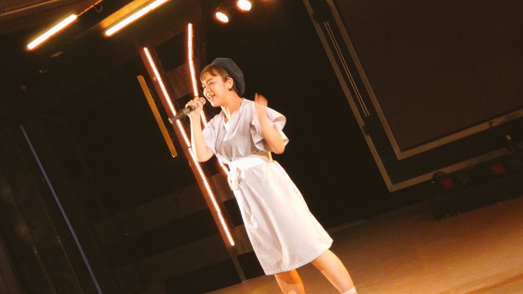 79s_opanpo's tweet photo. ダンス部の同期💃
(@GoGoNitamago )やすのソロライブに行ってきました～‼
高校の時から歌うまいのは知ってたけど、歌上手すぎ‼‼
きぬかと、のなにも久しぶりに会ったらめちゃくちゃ大人になってて…
ド素っぴんが、ドセンターに写っちゃってすみません…
ヤスまた呼んでね🙋 https://t.co/iLvwF85fuy
