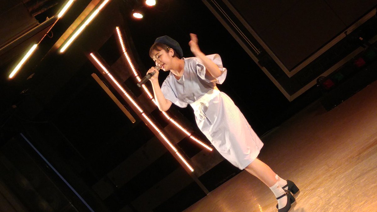 79s_opanpo's tweet photo. ダンス部の同期💃
(@GoGoNitamago )やすのソロライブに行ってきました～‼
高校の時から歌うまいのは知ってたけど、歌上手すぎ‼‼
きぬかと、のなにも久しぶりに会ったらめちゃくちゃ大人になってて…
ド素っぴんが、ドセンターに写っちゃってすみません…
ヤスまた呼んでね🙋 https://t.co/iLvwF85fuy