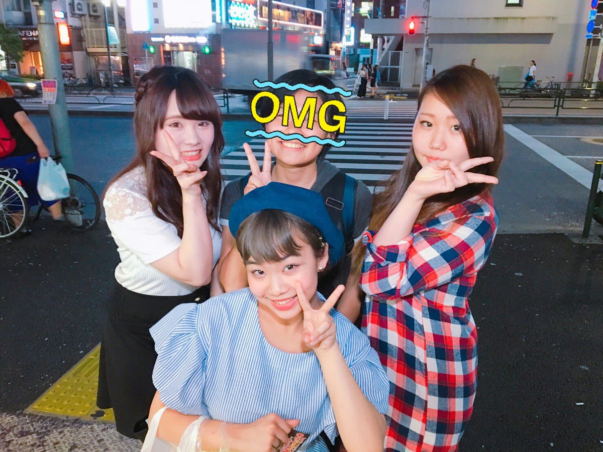79s_opanpo's tweet photo. ダンス部の同期💃
(@GoGoNitamago )やすのソロライブに行ってきました～‼
高校の時から歌うまいのは知ってたけど、歌上手すぎ‼‼
きぬかと、のなにも久しぶりに会ったらめちゃくちゃ大人になってて…
ド素っぴんが、ドセンターに写っちゃってすみません…
ヤスまた呼んでね🙋 https://t.co/iLvwF85fuy