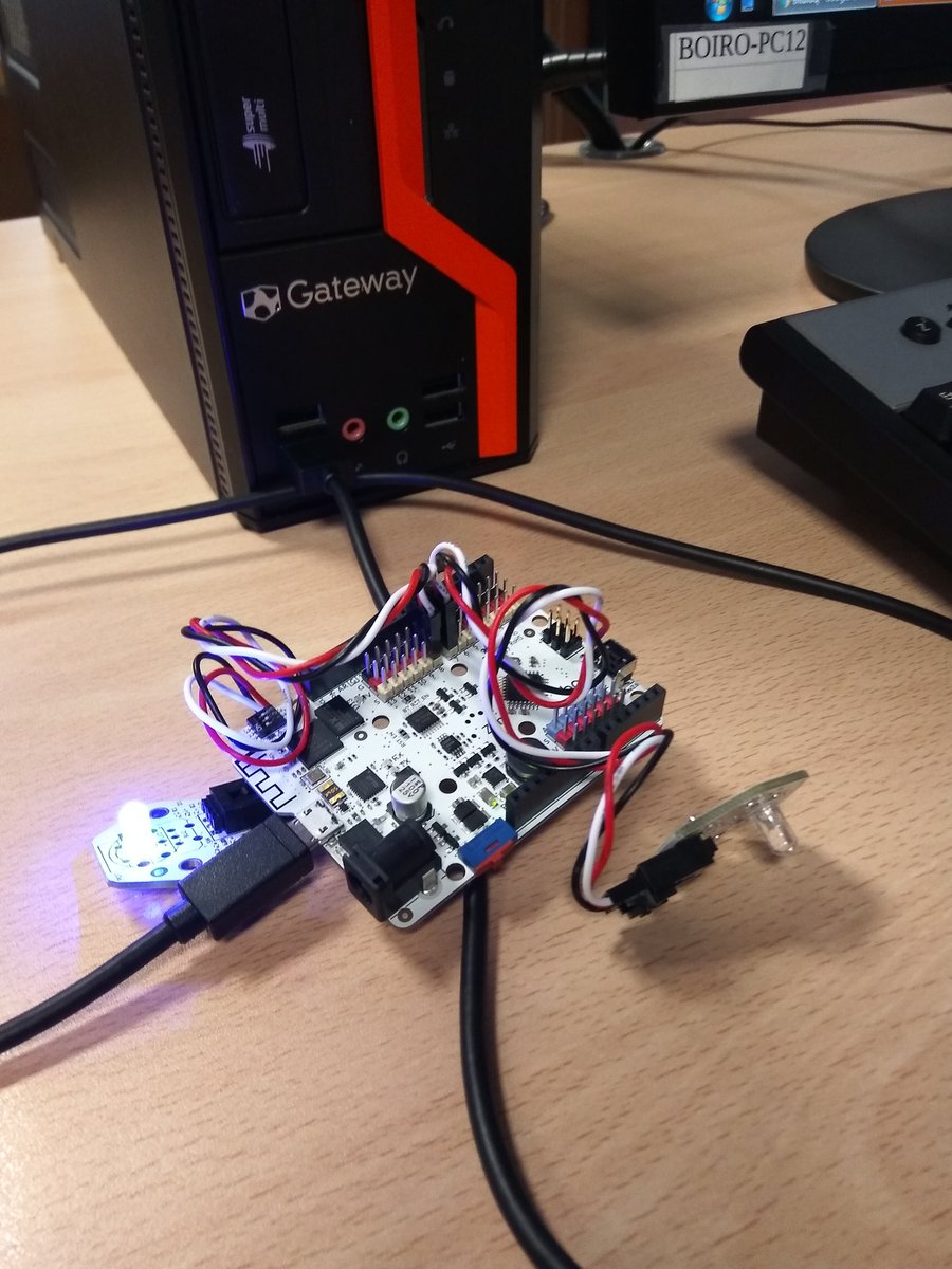 Hoxe tivemos na Aula CeMIT de Boiro unha actividade organizada por <a href="/cpetig/">CPETIG</a> Rapaciños, traballamos a robótica