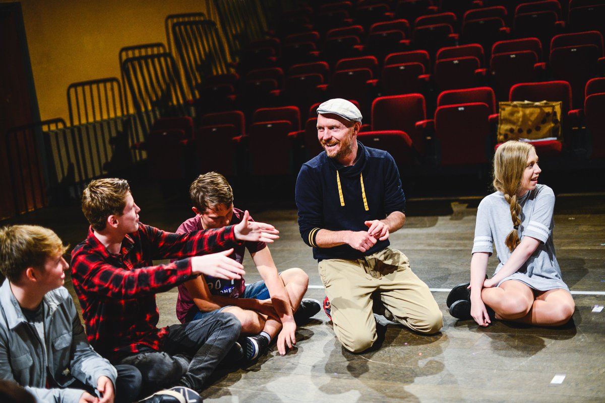 Dowch i gael sgwrs am Platfform! Fe fyddwn ni yn <a href="/RiverfrontArts/">The Riverfront</a> <a href="/chaptertweets/">Chapter Arts Centre</a> a <a href="/thewelfare1/">The Welfare Ystradgynlais</a> wythnos yma! bit.ly/2uSCau4