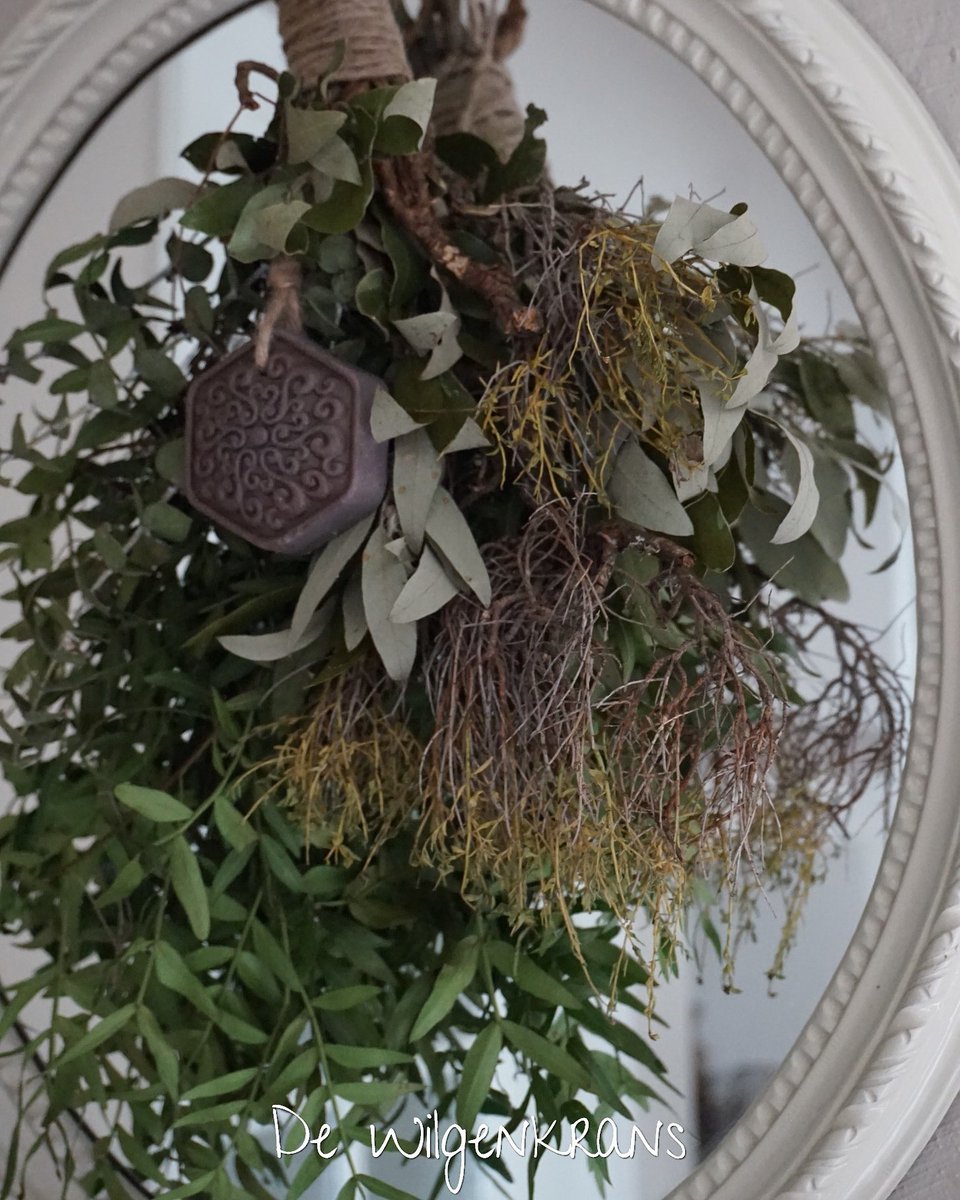 DeWilgenkrans's tweet photo. Groene #toef ... Kijk voor mooie groene toefen op https://t.co/bvBFrlyUWC #landelijk #sfeer #decoreren #decoratie #wonen #vtwonen #mooi https://t.co/khS7j05bx5