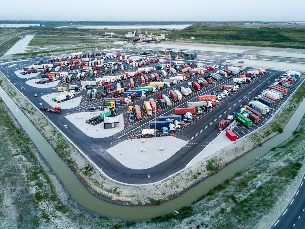 #Havenbedrijf #Rotterdam is tevreden over de animo voor #MaasvlaktePlaza. #cargocard #Routiers truckstar.nl/havenbedrijf-r…