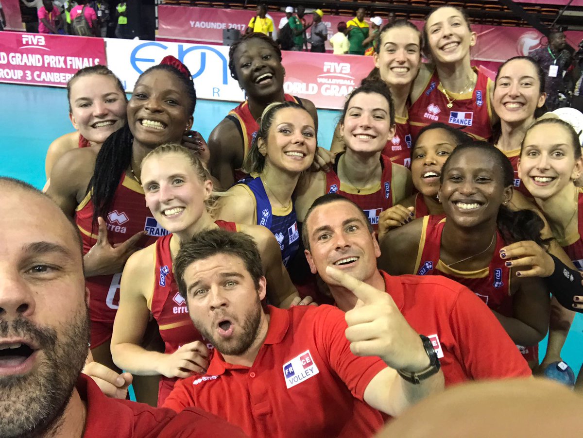 edfvbfeminin's tweet photo. VICTOIRE !!! La 3e consécutive ! 🏐🇫🇷💪
#FIVBWorldGrandPrix #TeamPuissance #OnLâcheRien #OnEstToujoursSurLaBonneVoie @FFvolley https://t.co/F0OCyz9Ntv