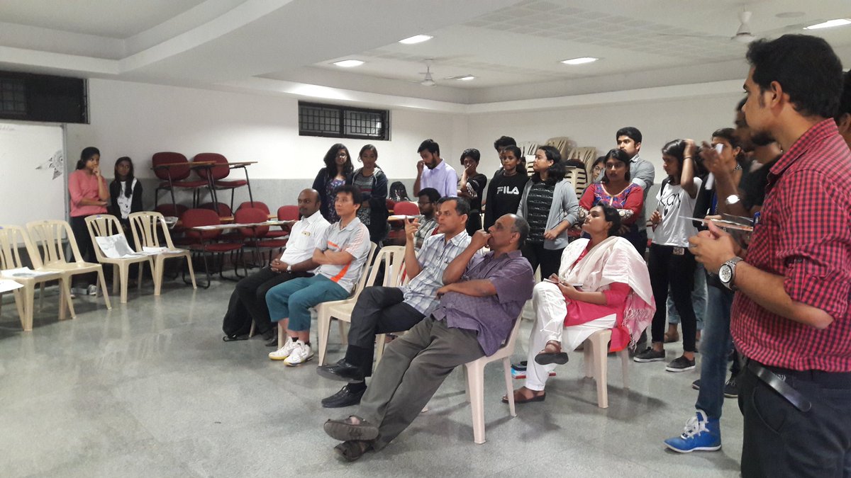 SjcBVoc's tweet photo. Presentations and discussion of Art Exhibition 
@sjcbengaluru 
@SJC_Principal 
BVoc
#Art https://t.co/5ctUELKx7o
