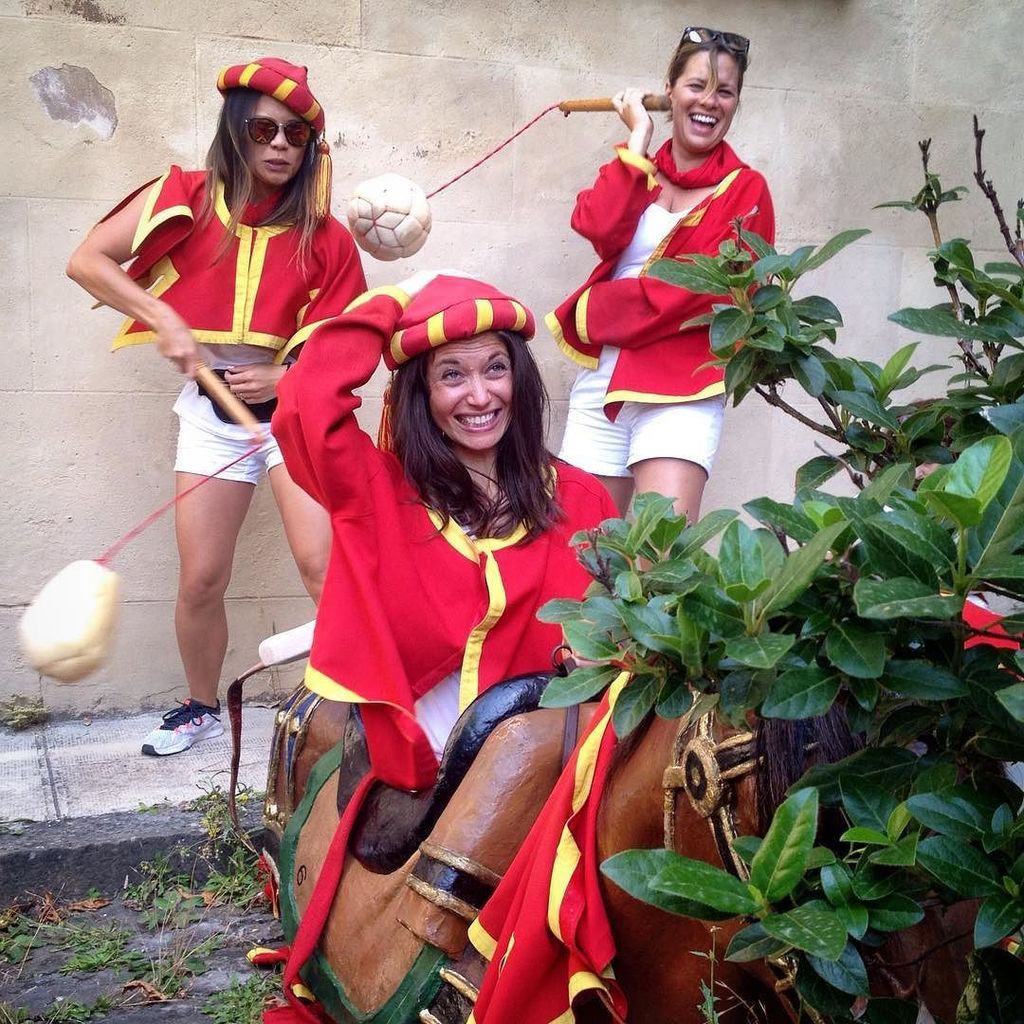 EmbajadaHuerta's tweet photo. Pioneras en San Fermín: las primeras mujeres Zaldiko se estrenan este año #SF2017 #IGERSSF2017 #igerspamplona #igersnavarra #igersdonostia … https://t.co/90Jk7oakDu