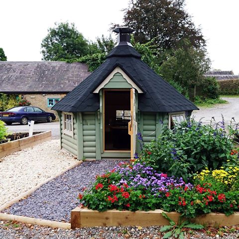 Castle Cabins tweet media