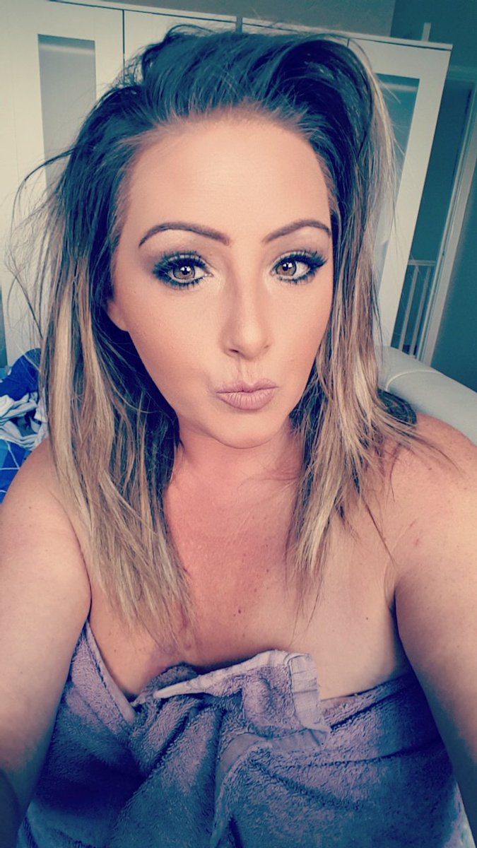 ajhyne's tweet photo. #saturdaysmakeupselfie ☺☺ https://t.co/Qiejg5wo6B