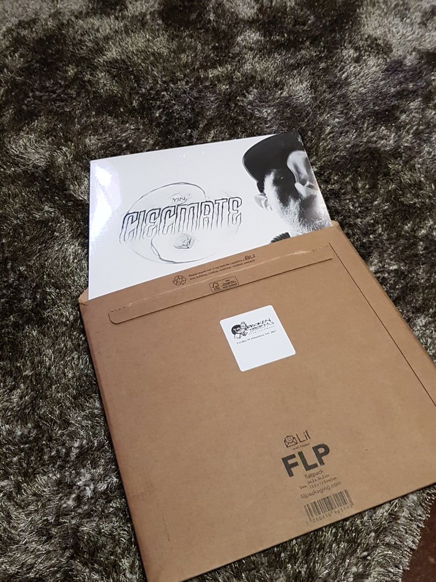 TheOneProph's tweet image. Today had been a decent day, then came home @ the new joint to this. Fark yeah! #BTE #Yin #Chesssounds