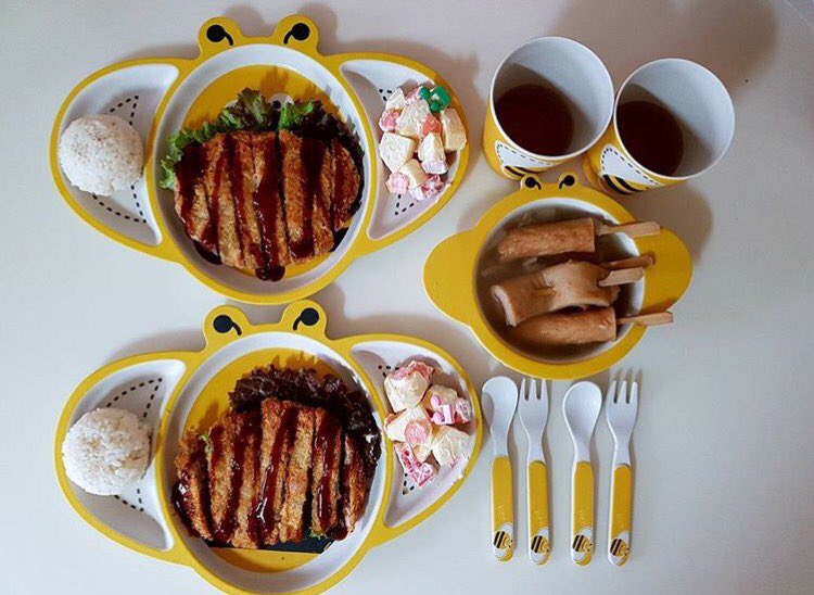 s_k_fashion's tweet photo. 👭 🌸 👭 🌼 👭 🌸 👭 🌼 👭

双子の女の子のお母さんが、毎日インスタにご飯を載せてるのが可愛すぎる💓💓

この１つの大きいお皿に全部のせてるのが韓国って感じ🤔
(これは私だけかも)

インスタで見つけて可愛くて、紹介してみました😻🌙
< @yoshinarem > https://t.co/pnadH6XROU
