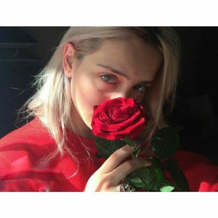 zytrrop121's tweet photo. 💛زيني مبسمـك بالورد يكفيهِ الحزن 💜🌸🍃
•
•
•
•
•
•
#بّنوتهُّ🌸🍃🐼 https://t.co/R1OuTncxUM