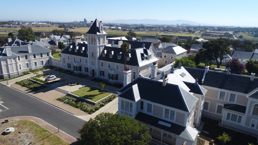 WesternCapeGov's tweet photo. The revitalisation of the historic core of Valkenberg Hospital is now complete: https://t.co/uRNoDyVEJ3. @WCGovTPW #HealthNewsWC https://t.co/6hItx9WknR