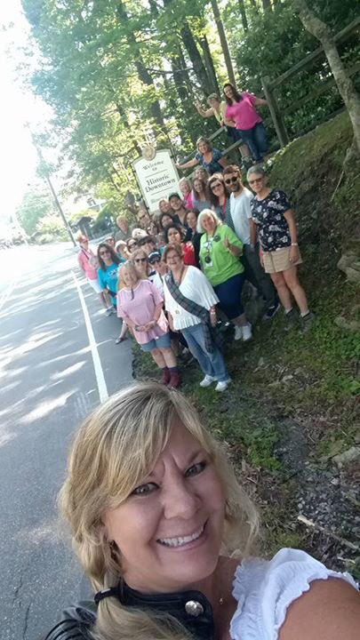 drsmit6's tweet photo. @NovelAdventurer @CesarDomboy @SamHeughan TY kim @NovelAdventurer for introducing us 2 @CesarDomboy perfect older Fergus. It was a blast! #dodgingTraffic #fenceLeaner https://t.co/dmqLRWKyDm