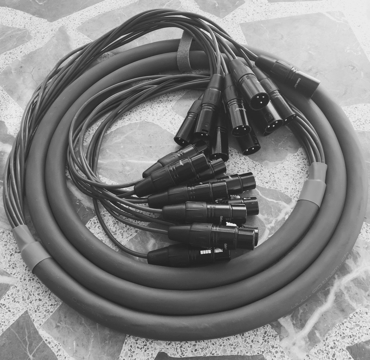 telcoavi's tweet photo. snake audio 10 pares #GothamAudio https://t.co/O89jDGbU0H