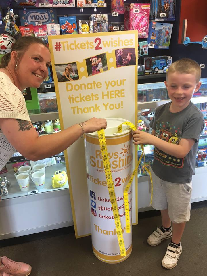 Thanks customers at Treasure Island Billing Aquadrome for your donations!
#tickets2wishes #raysofsunshinecc #treasureislandBA