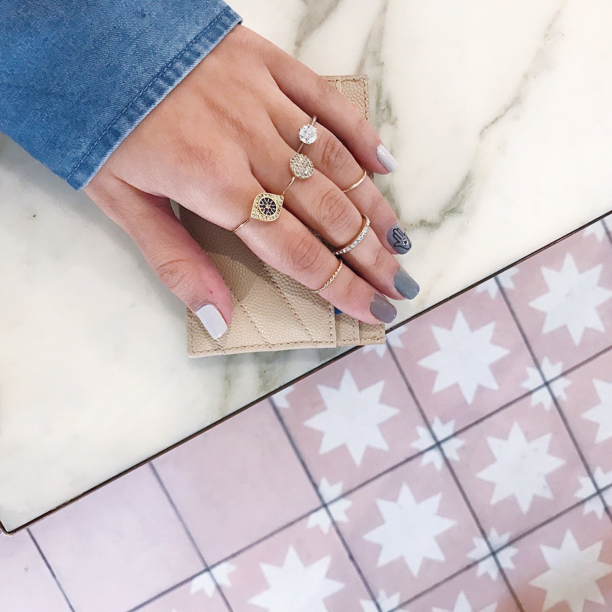 BihaDesigns's tweet photo. #Throwback to cute interiors at @chicamalondon and my first #nailart 💅🏼 https://t.co/Wt4RqNLvVM