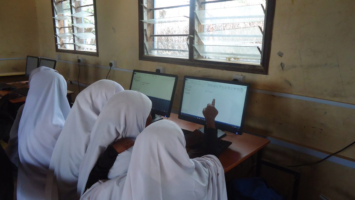 ‘Solar energy is affordable  &amp; does not mess up the environment,’ Omar, class 7 student. Learning enabled by solar: ow.ly/X9zM30duI2s