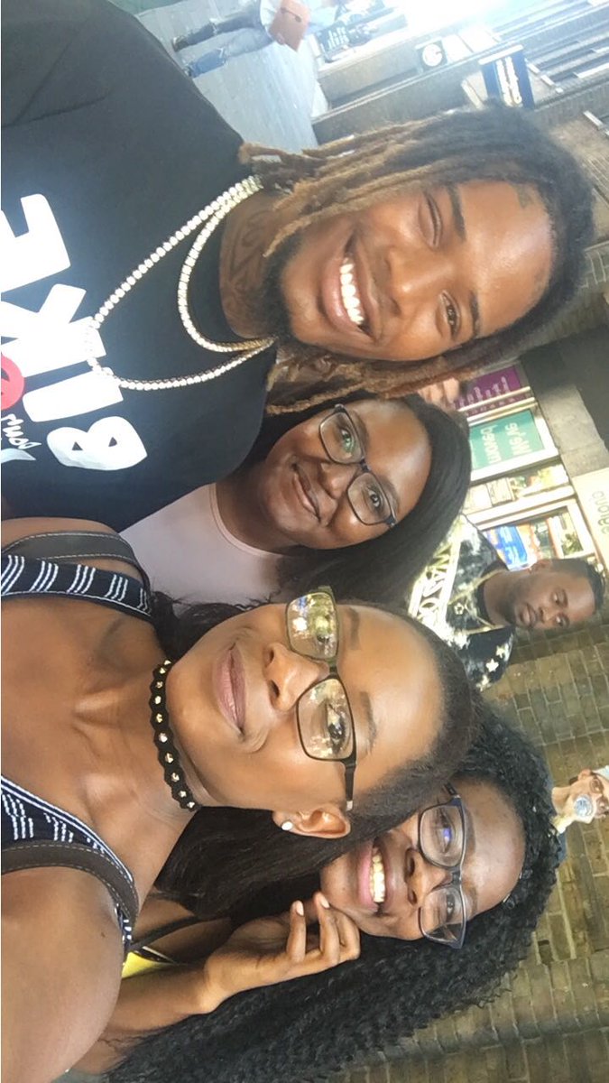 Hernameis_Amy's tweet photo. Had a fantastic time overall and my friends met Fetty wap at Angel station. #WirelessWeekend https://t.co/UsIUreOgON