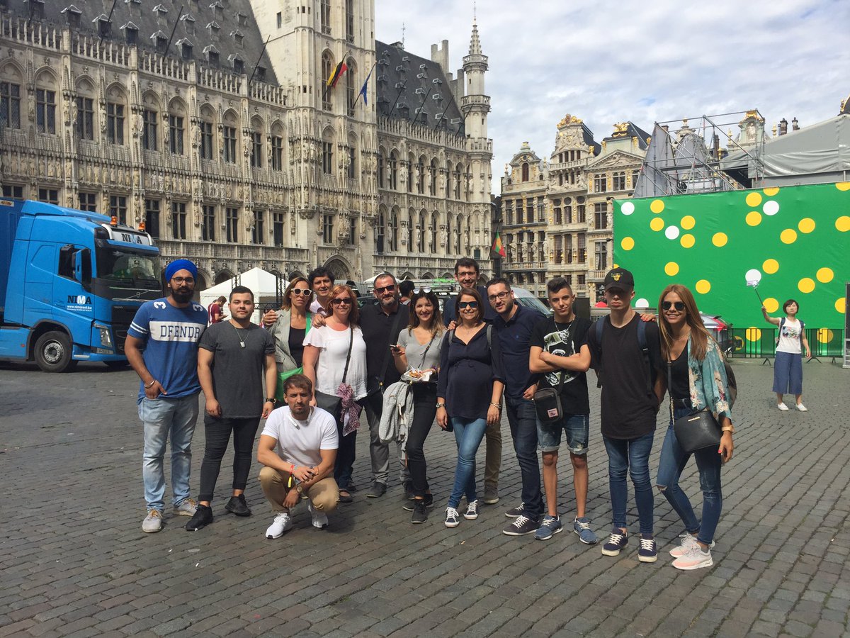 TFtalentfactory's tweet photo. Ja estem a Brussel.les amb els 2?guanyadors #TF2017 @ViladecansTweet @AjuntamentGava #TalentFactory2017 @raquelsjimenez @carlosruiztwitt https://t.co/Zx4Nm3wbj8