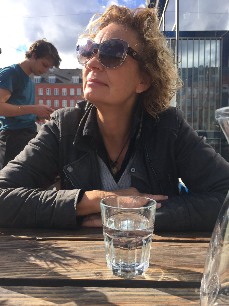 dorthewalbum's tweet photo. sidder i mine filosofiske tanker....nyder solen..
🦋#creativesnu #dorthewalbum #filosofisketanker #appstore #sælgekunst #trendsætter https://t.co/fGw0rZ6bmD